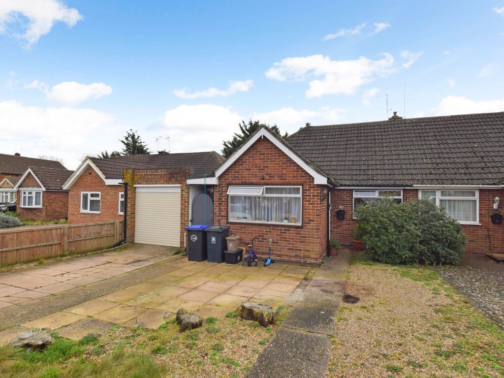 3 bed bungalow for sale in Fern Drive, Taplow SL6, £450,000