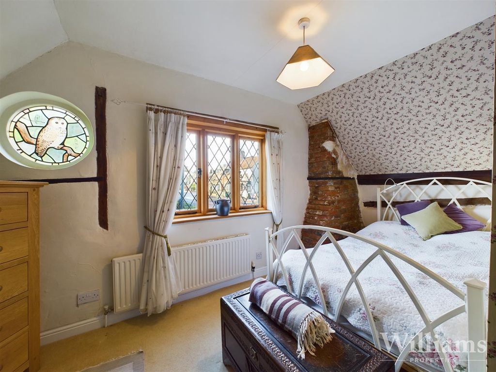 2 bed cottage for sale in Burcott Lane, Bierton, Aylesbury HP22, £399,995