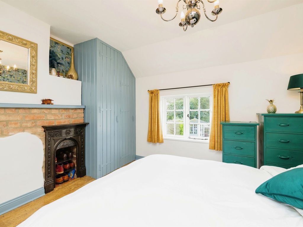 2 bed cottage for sale in Church Street, Maids Moreton, Buckingham MK18, £450,000