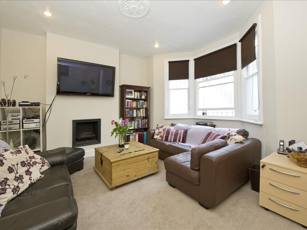 2 bed flat to rent in Gwendwr Road, West Kensington, London W14, £1,880 pcm