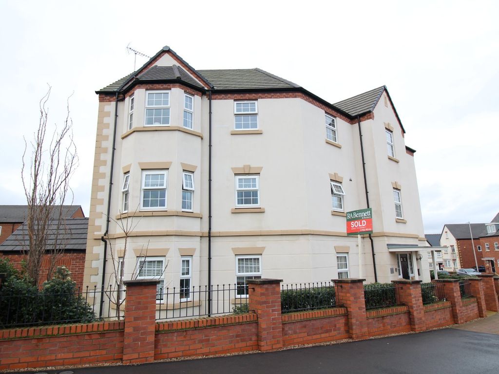 2 bed flat for sale in Vickers Way, Warwick, Warwickshire CV34, £200,000