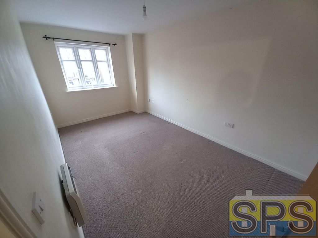 2 bed flat to rent in Hayeswood Grove, Stoke-On-Trent ST6, £545 pcm