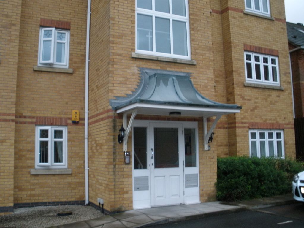 2 bed flat to rent in Hayeswood Grove, Stoke-On-Trent ST6, £545 pcm