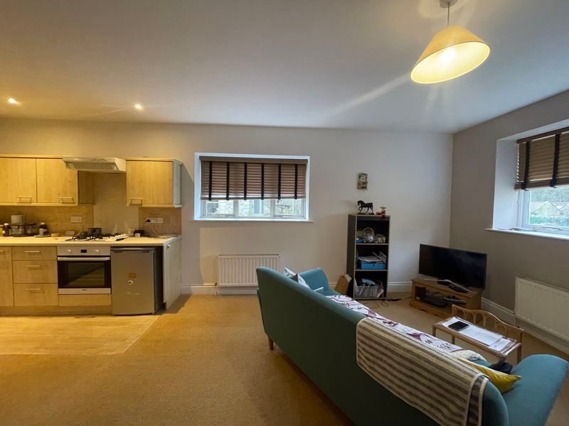 2 bed flat for sale in High Street, Helmsley, York YO62, £195,000
