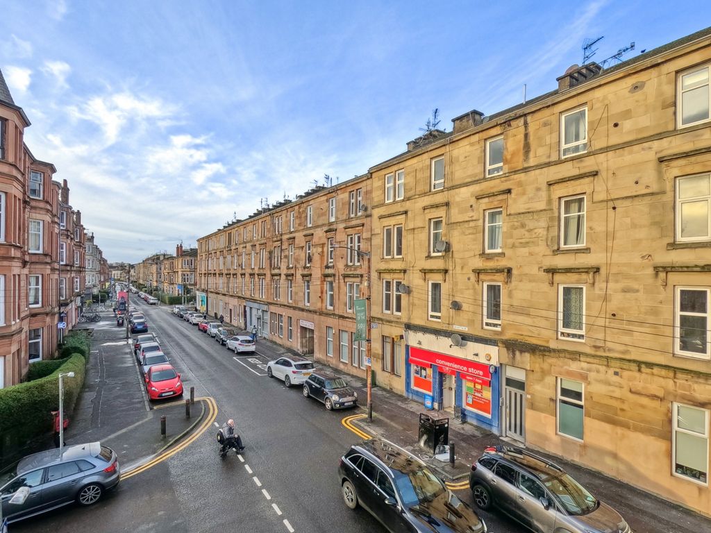 2 bed flat for sale in Deanston Drive, Shawlands, Glasgow G41, £139,000