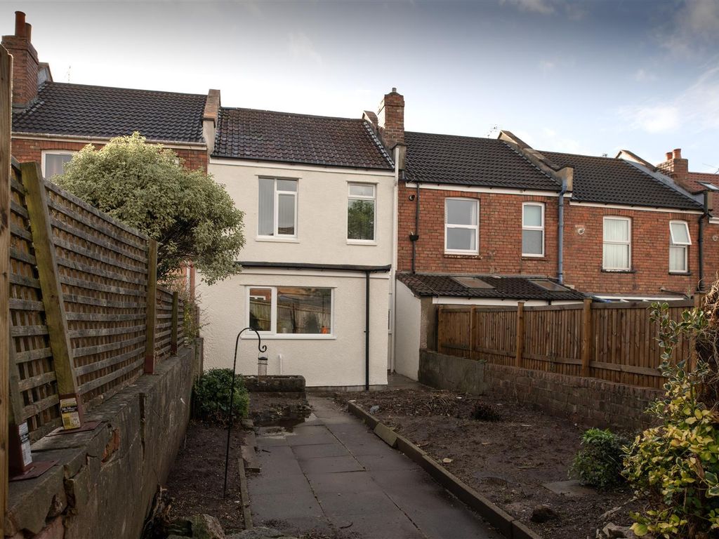 4 bed property to rent in Sandbach Road, Brislington, Bristol BS4, £2,995 pcm