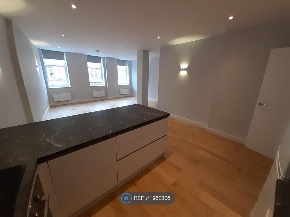 2 bed flat to rent in Down Place, London W6, £2,495 pcm