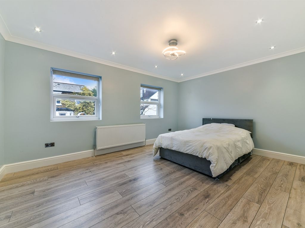 3 bed end terrace house for sale in Queen Mary Road, London SE19, £550,000
