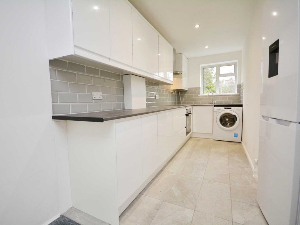 2 bed maisonette for sale in Parsonage Place, Amersham HP7, £335,000