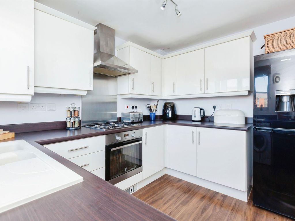 4 bed town house for sale in Birstall Meadow Road, Birstall, Leicester LE4, £330,000