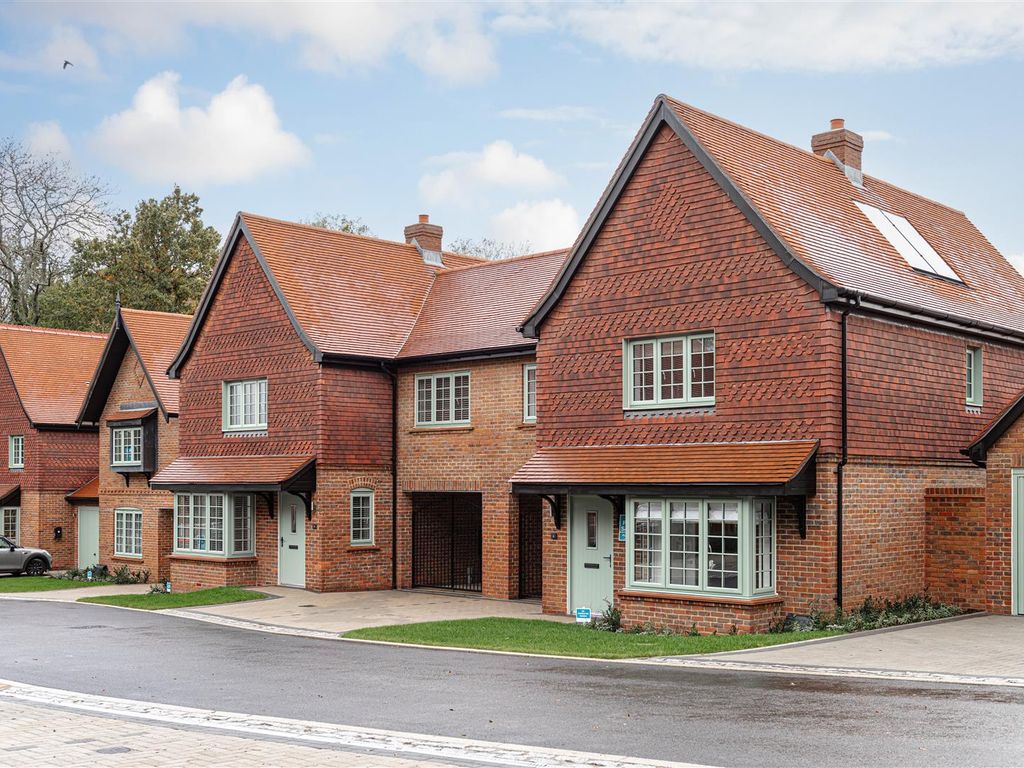 New home, 4 bed property for sale in Firethorn Place, Ewhurst, Cranleigh GU6, £579,950