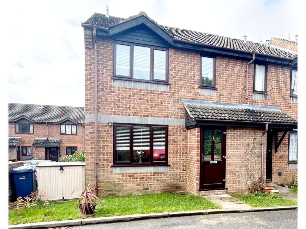 1 bed terraced house for sale in Pendall Close, Barnet EN4, £385,000