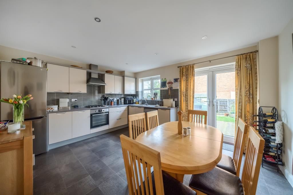 4 bed terraced house for sale in Aylesbury, Buckinghamshire HP21, £400,000