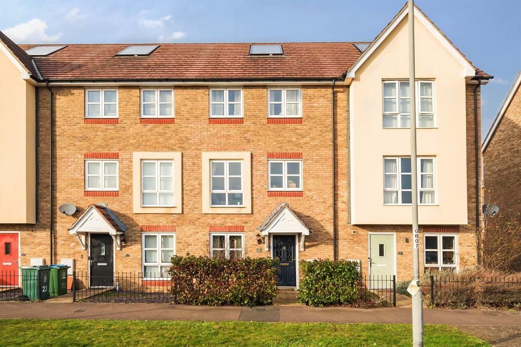 4 bed terraced house for sale in Aylesbury, Buckinghamshire HP21, £400,000