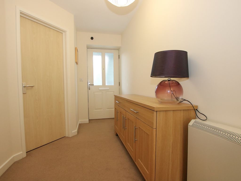 2 bed flat to rent in Rowley Drive, Newmarket CB8, £950 pcm
