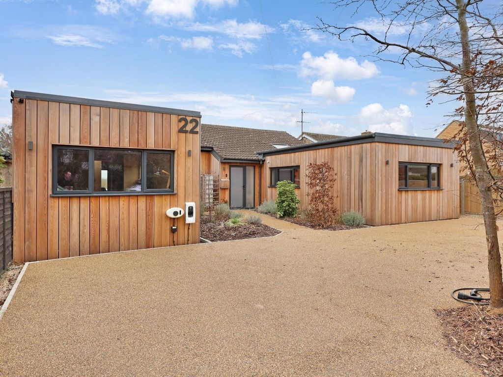 5 bed detached bungalow for sale in Pettitts Lane, Dry Drayton, Cambridge CB23, £850,000