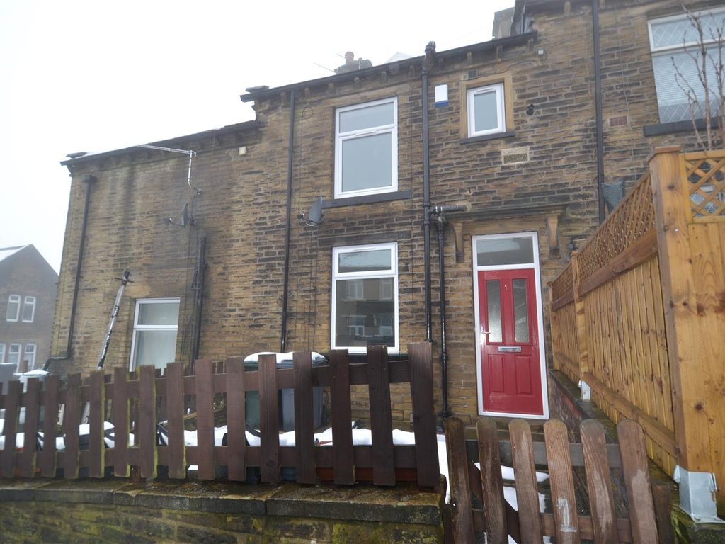 2 bed terraced house to rent in Henry Street, Thornton, Bradford BD13, £650 pcm