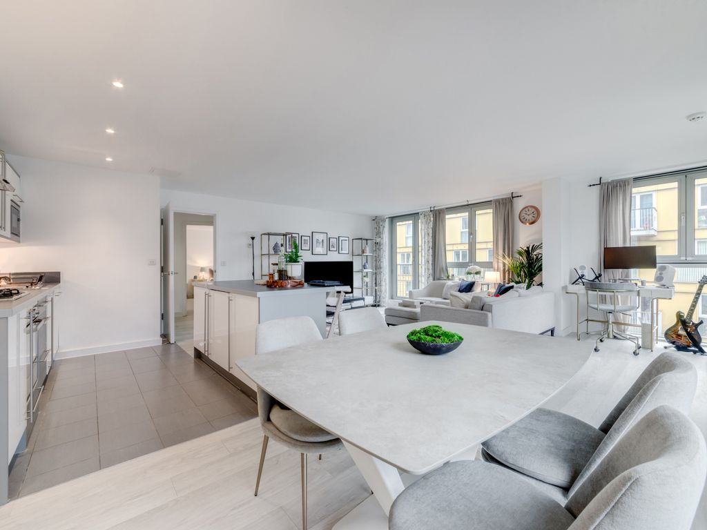 2 bed flat for sale in Buckler Court, Eden Grove N7, £625,000