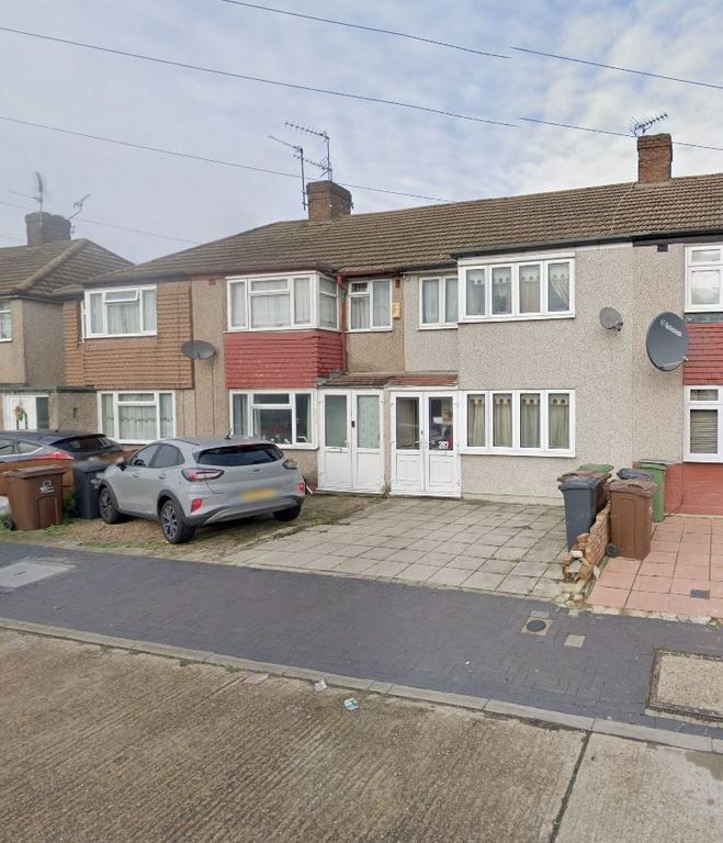 3 bed terraced house to rent in New Road, Dagenham RM10, £2,450 pcm