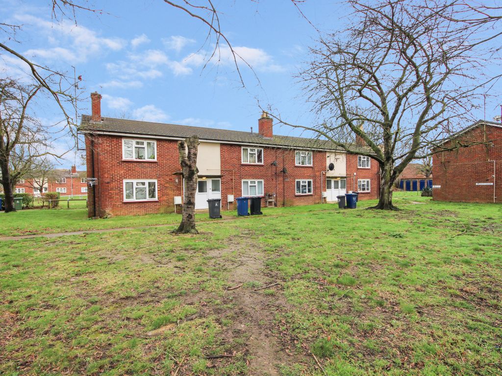 1 bed flat for sale in Larkin Close, Cambridge CB4, £215,000