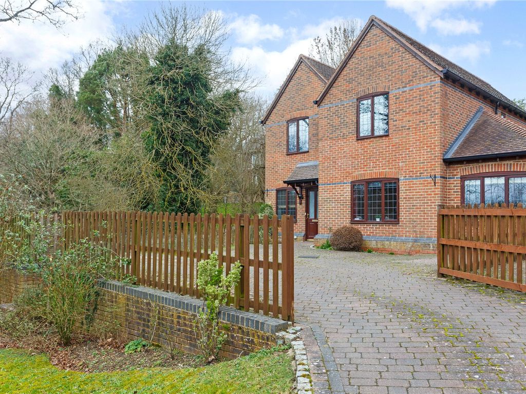 4 bed detached house for sale in Collaroy Road, Cold Ash, Thatcham, Berkshire RG18, £860,000