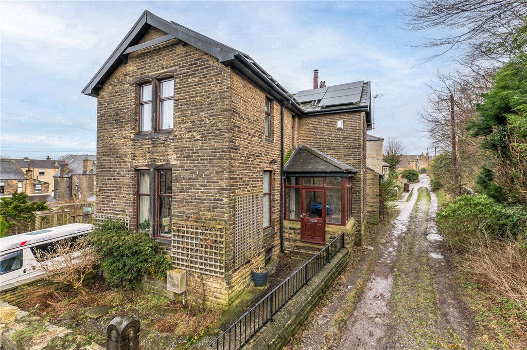 4 bed detached house for sale in Hyde Street, Bradford, West Yorkshire BD10, £360,000
