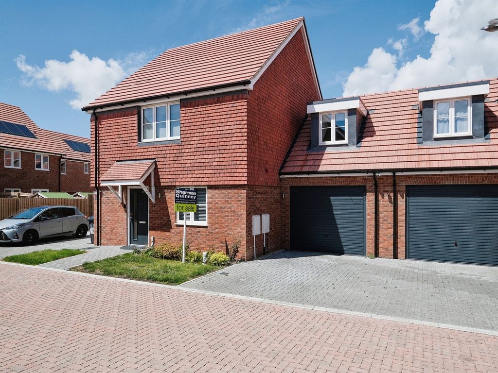 3 bed link-detached house for sale in Bennett Way, Sawston, Cambridge CB22, £540,000