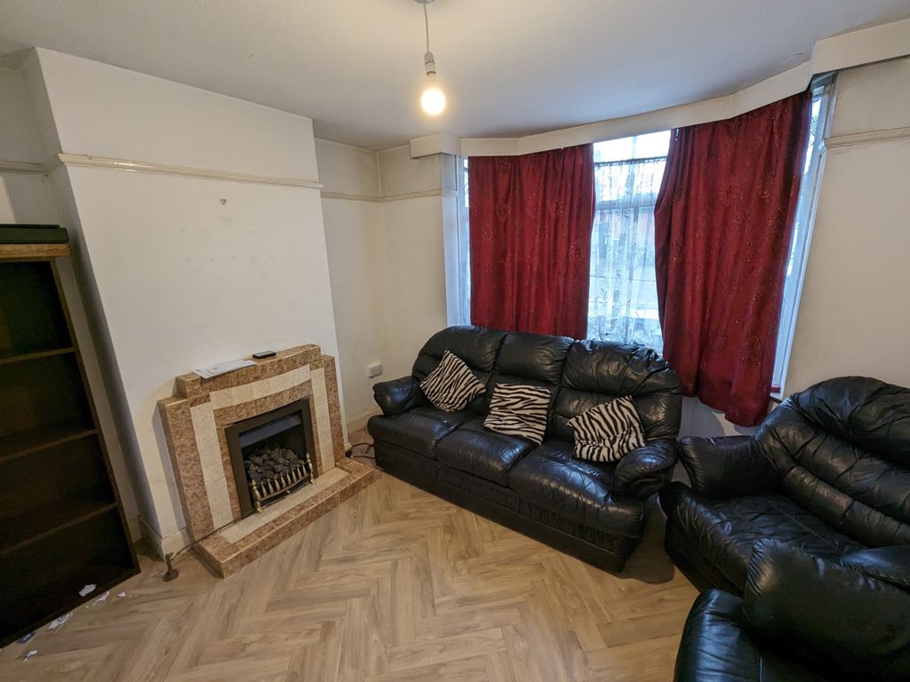 2 bed terraced house to rent in Cardiff Road, Watford WD18, £1,400 pcm