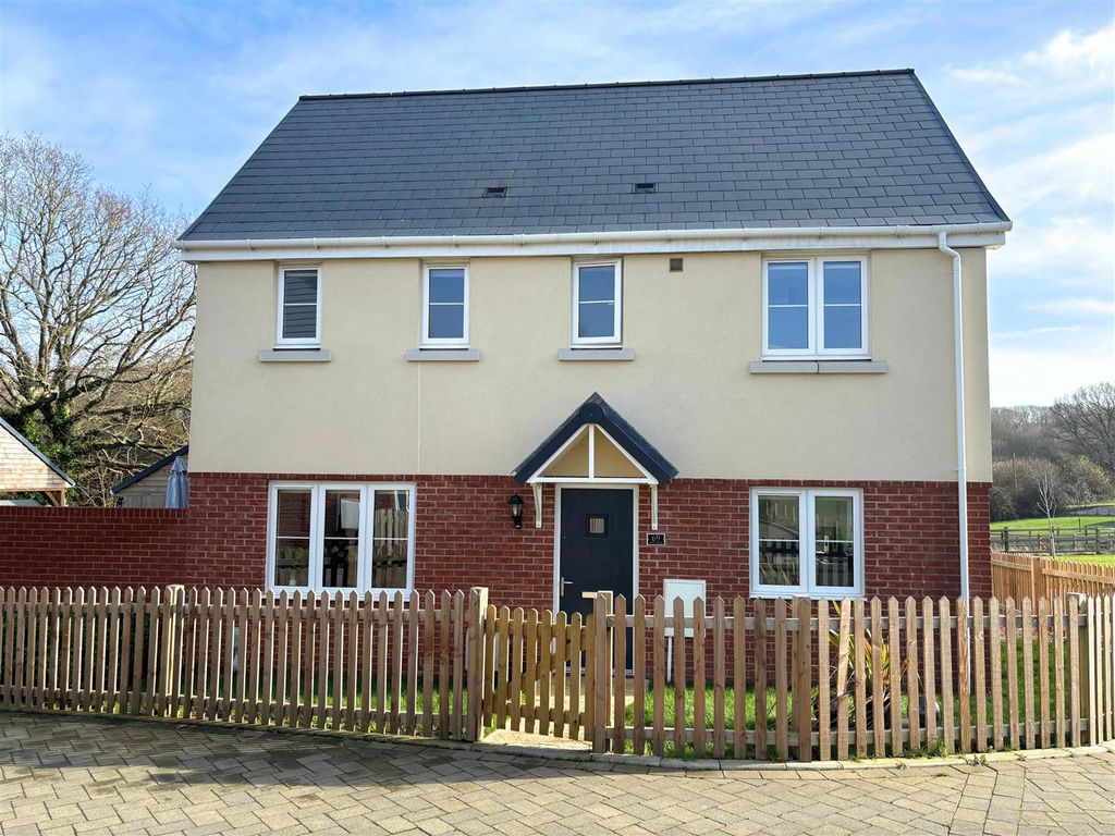 3 bed detached house for sale in Watergate, Bexhill-On-Sea TN39, £385,000