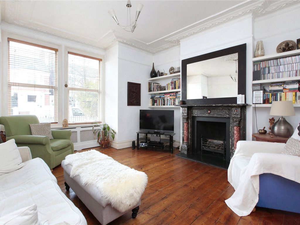 1 bed flat for sale in Balham Park Road, Balham, London SW12, £650,000