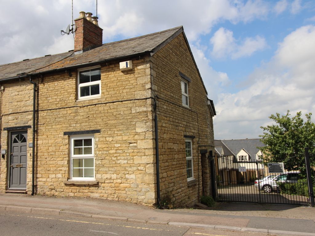 2 bed detached house to rent in Albion Street, Chipping Norton OX7, £1,175 pcm