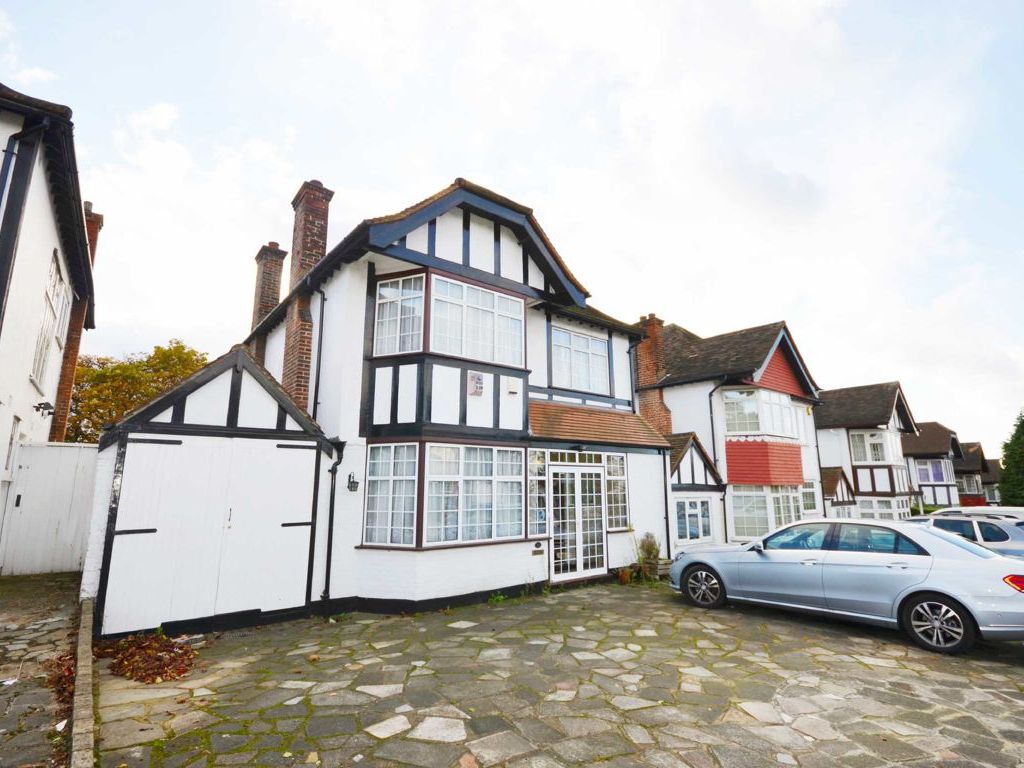 4 bed detached house to rent in Edgeworth Avenue, London NW4, £3,250 pcm