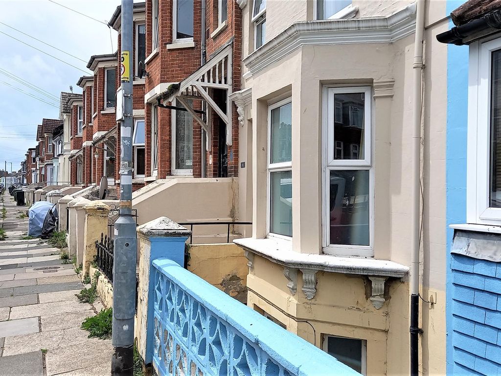 1 bed flat to rent in Emmanuel Road, Hastings TN34, £750 pcm