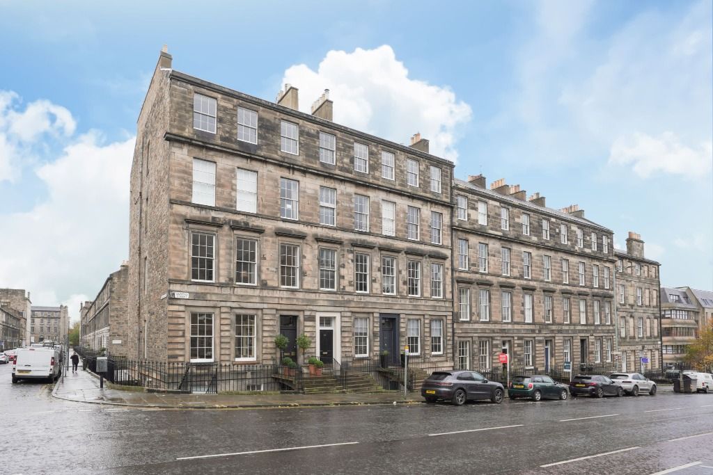 3 bed flat to rent in Dundas Street, New Town, Edinburgh EH3, £2,000 pcm