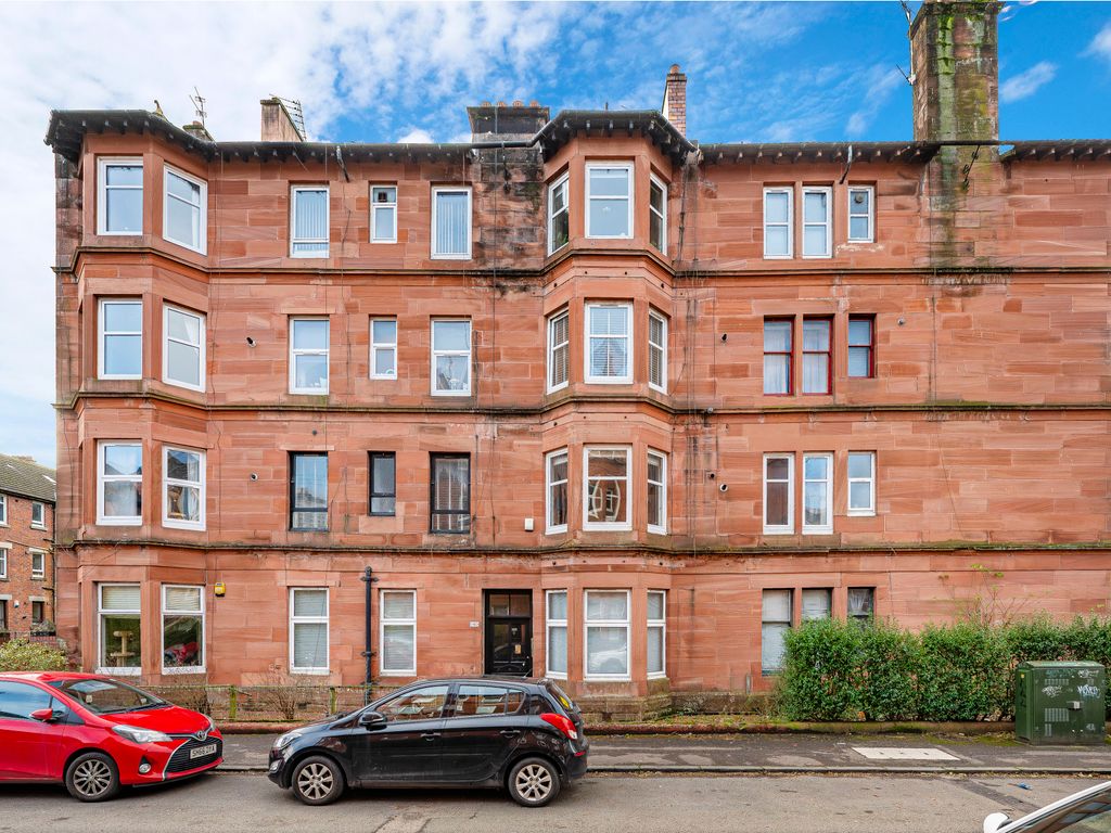 1 bed flat for sale in Ledard Road, Battlefield, Glasgow G42, £150,000