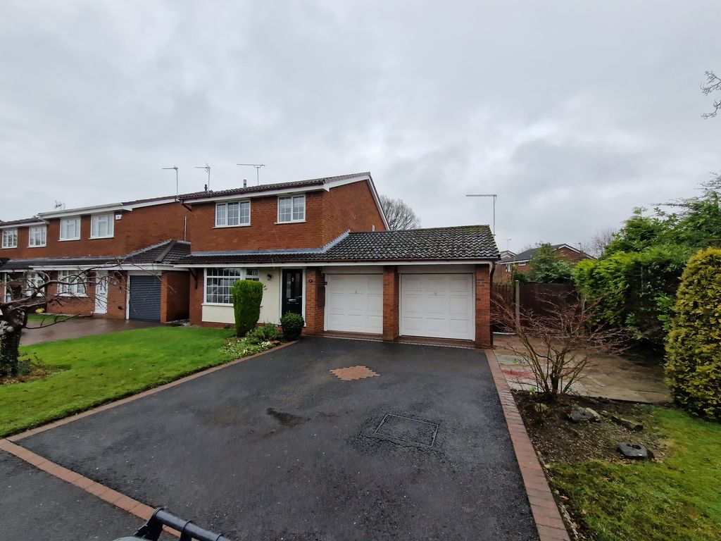 4 bed detached house to rent in Stanier Close, Crewe CW1, £1,300 pcm