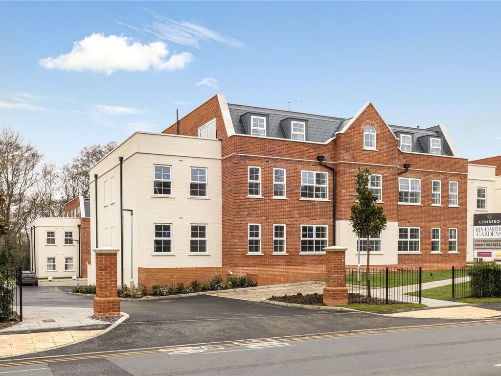 New home, 1 bed flat for sale in Riverside Gardens, Jubilee Gardens, Weybridge KT13, £325,000