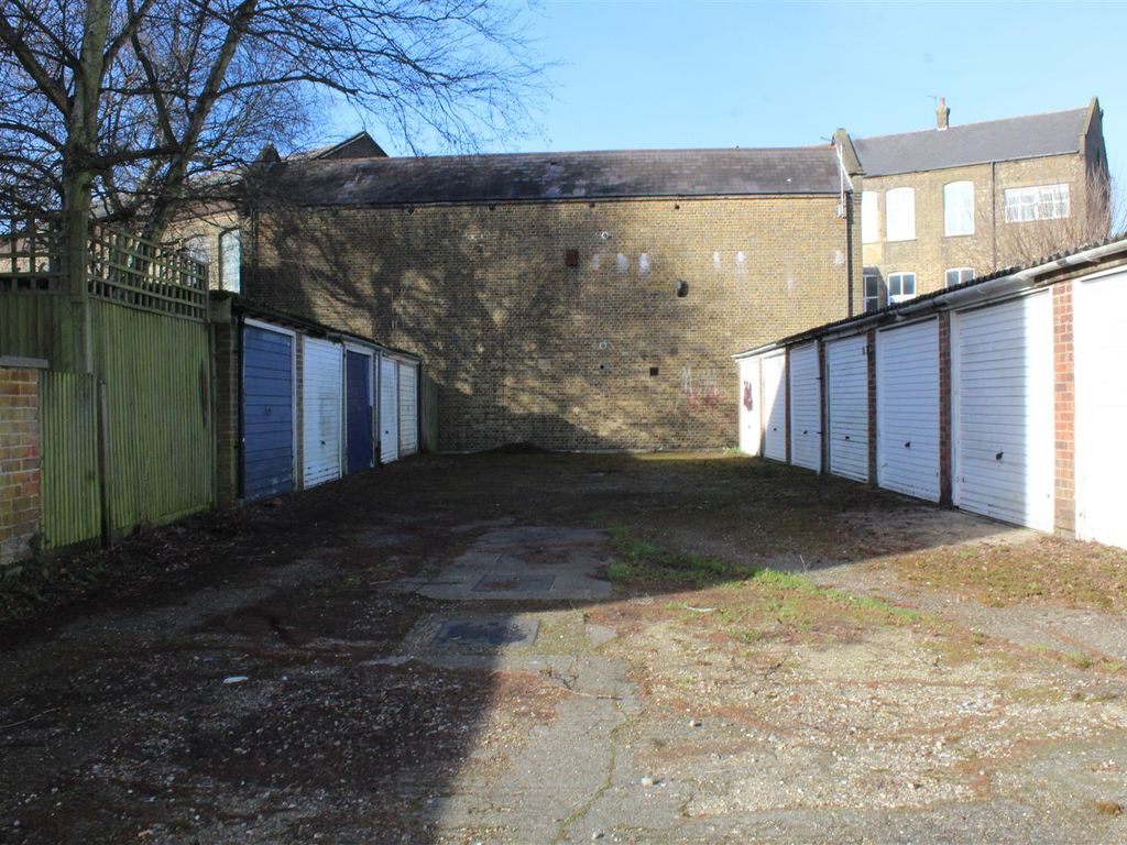 Parking/garage for sale in Alston Road, Barnet EN5, £60,000