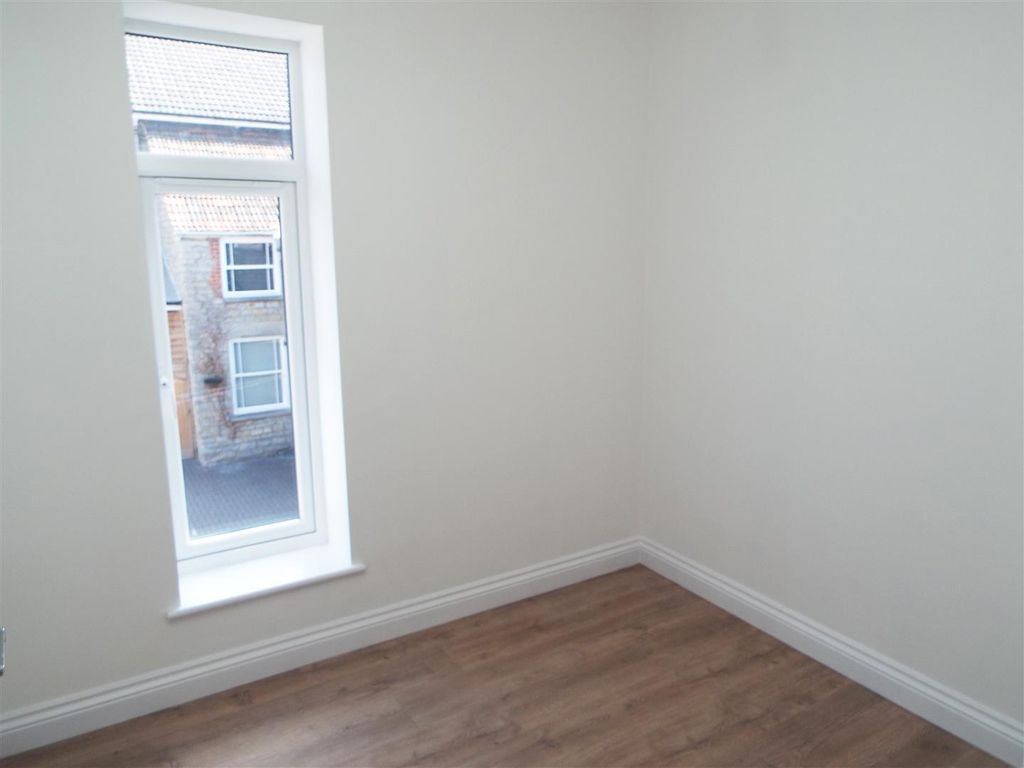 2 bed flat to rent in Back Lane, Street BA16, £895 pcm