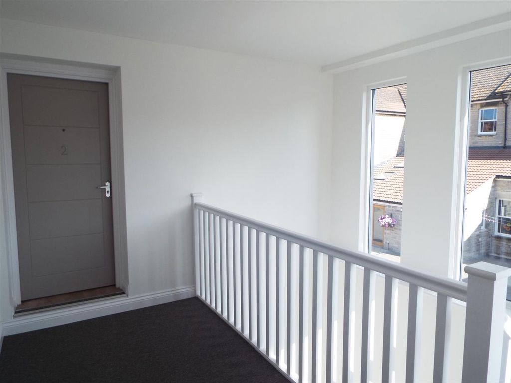 2 bed flat to rent in Back Lane, Street BA16, £895 pcm