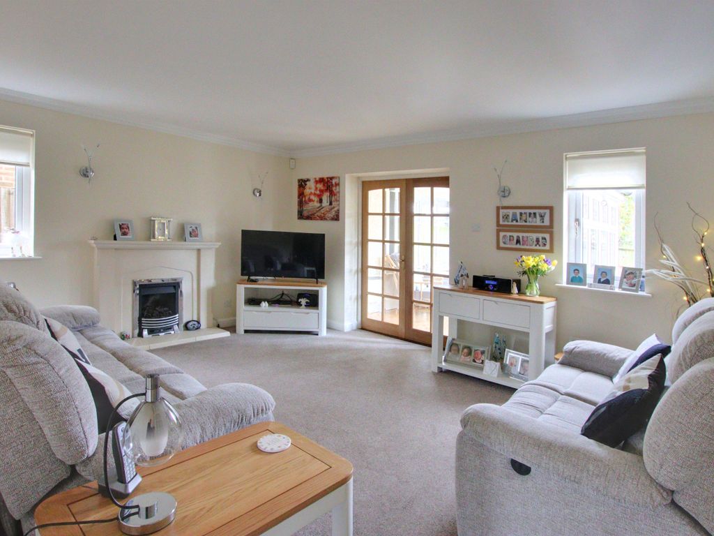 4 bed detached house for sale in Round Grove, Croydon CR0, £775,000