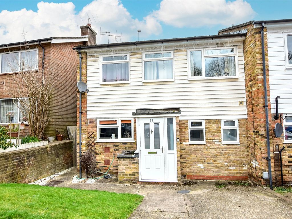 4 bed end terrace house for sale in Woodley Hill, Chesham HP5, £495,000