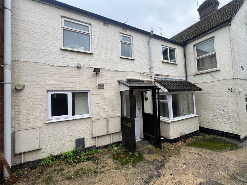 2 bed flat for sale in West Wycombe Road, High Wycombe HP12, £170,000