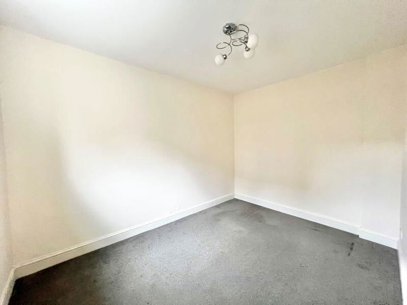 2 bed flat for sale in West Wycombe Road, High Wycombe HP12, £170,000