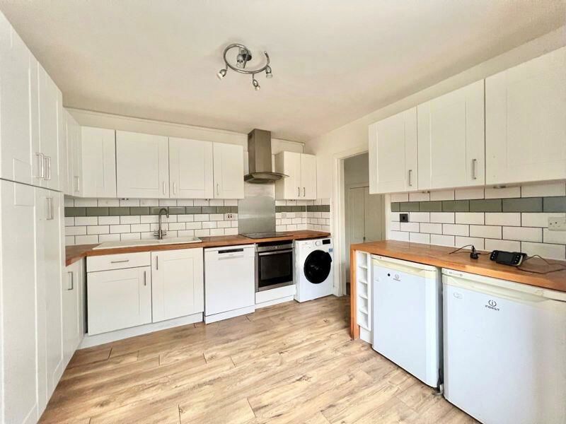 2 bed flat for sale in West Wycombe Road, High Wycombe HP12, £170,000