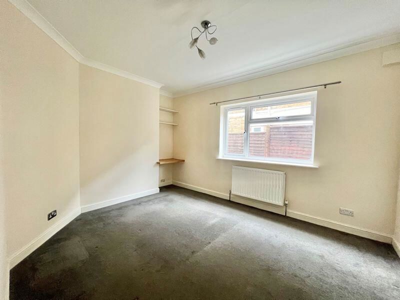 2 bed flat for sale in West Wycombe Road, High Wycombe HP12, £170,000