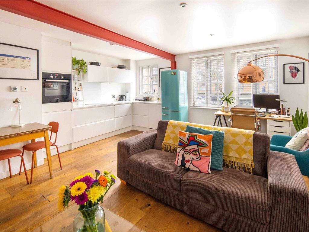 1 bed flat for sale in Mile End Road, Stepney, London E1, £375,000