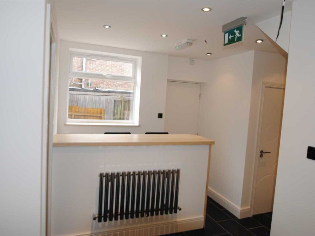 Office to let in Colney Hatch Lane, London N10, £4,800 pa