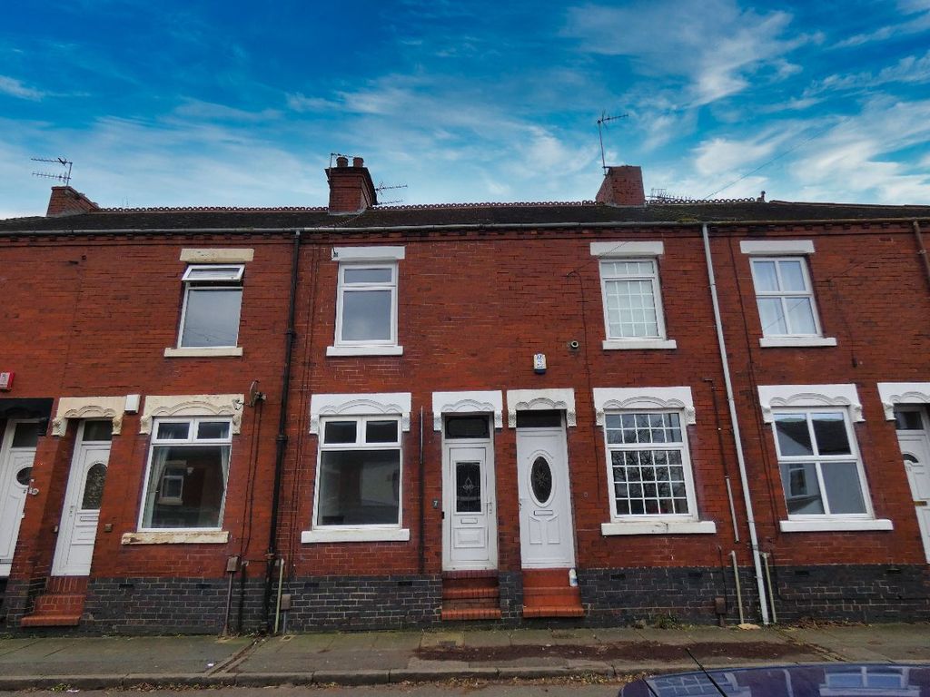 3 bed terraced house to rent in Rodgers Street, Stoke-On-Trent ST6, £850 pcm