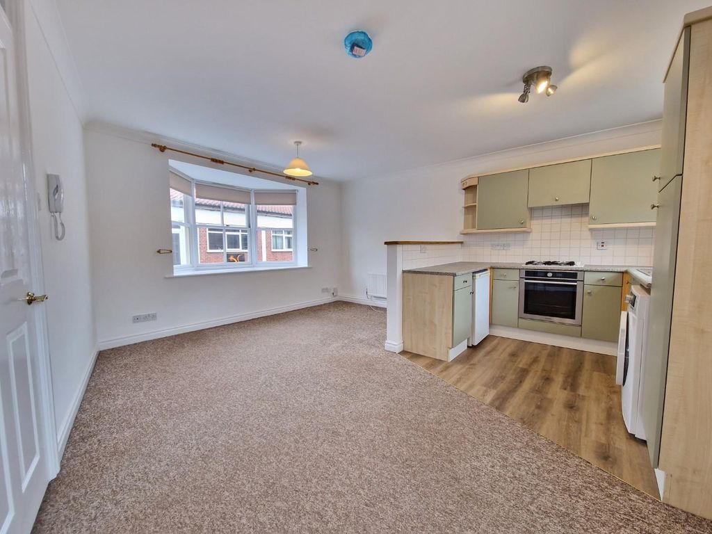 2 bed flat to rent in Trinity Court, Trinity Lane, York YO1, £1,200 pcm